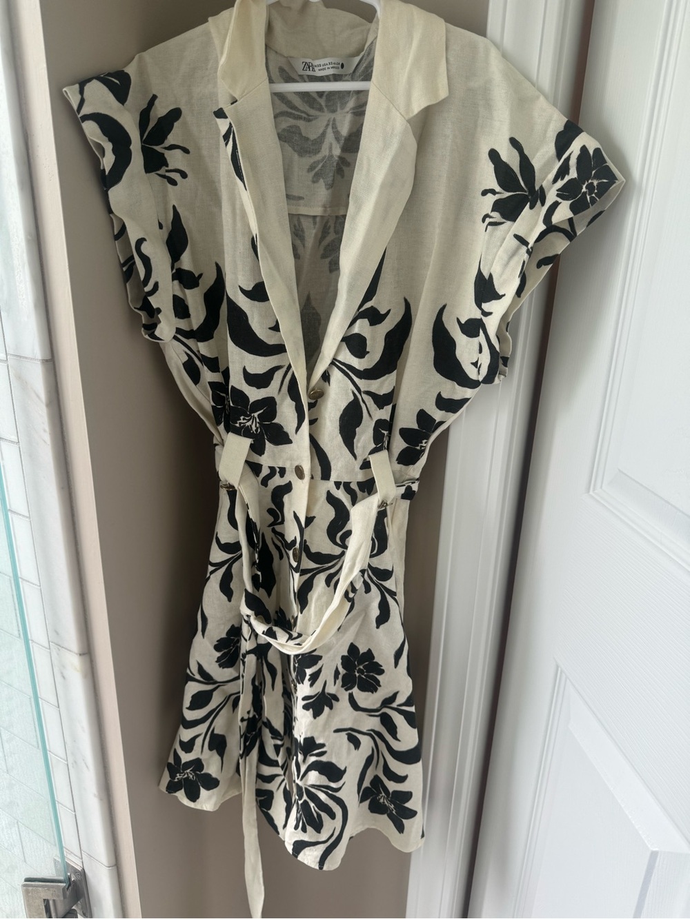 Zara Cream and Black Floral Kimono Jacket